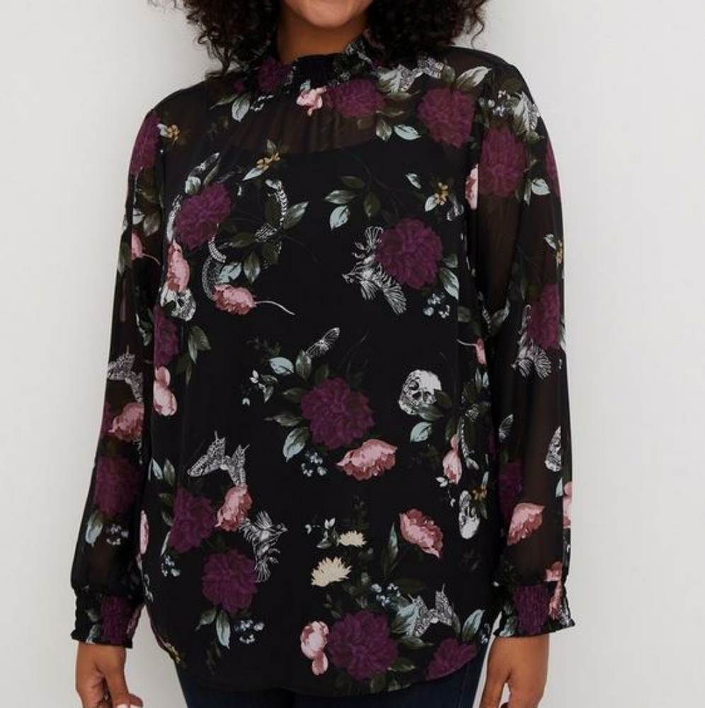 Roses-Mixed VIBE Torrid Skulls Chiffon Top Size 4 Plus Size Office Shirt